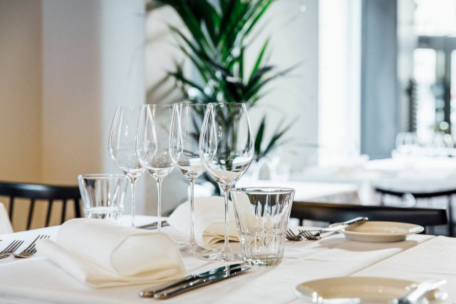 Vinkkeli on omien sanojensa mukaan rehti, kodikas ja mutkaton ruoka- ja viiniravintola.