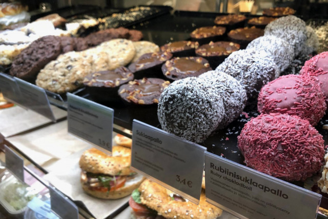 Espresso Housesta voit napata jälkkäriherkut helposti mukaan - tai nauttia niistä paikan päällä.