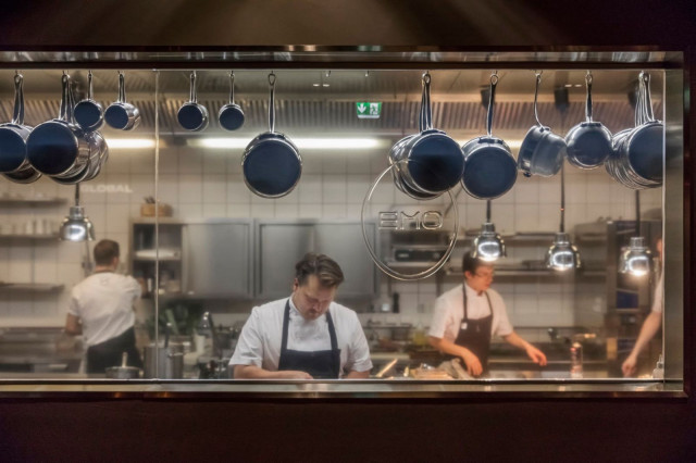 Emo tarjoaa modernia ja laadukasta eurooppalaista ruokaa skandinaavisella otteella.