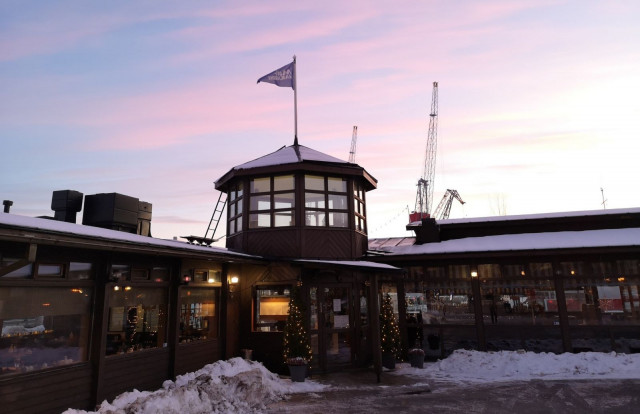 Merimakasiini tarjoilee Hietalahdenrannan vanhimman ja legendaarisimman reseptin omaavaa lohikeittoa.