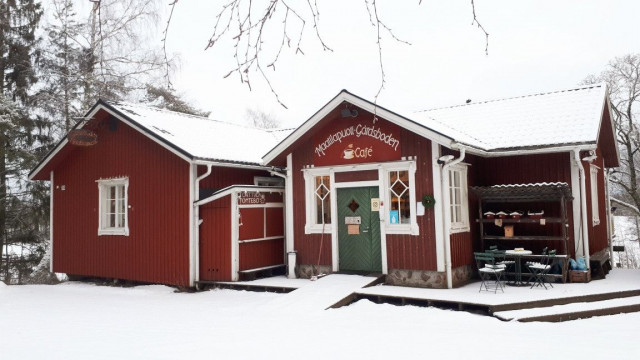 Sympaattinen maatilapuoti ilahduttaa koko perhettä.