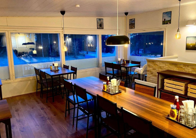 Clubhouse Grill palvelee asiakkaita aina keskiviikosta sunnuntaihin.