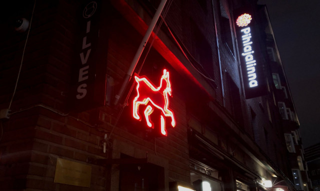 Ravintola Ilveksen valokyltti on monelle tuttu näky.