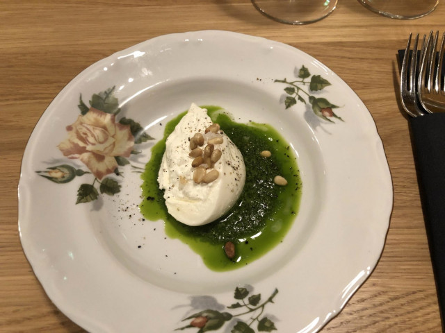 Menun alkuruoka oli taattua laatua.