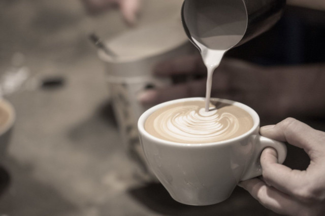 Kahvilan aamupalasettiin kuuluu vapaavalintainen kahvi.