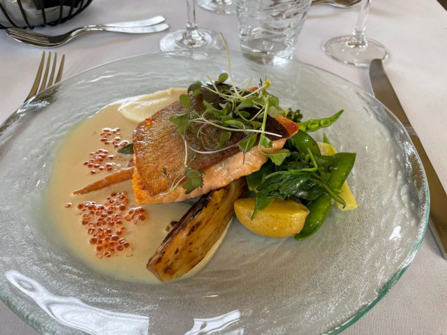 Jean Sibelius menusta löytyy kotimaista paahdettua siikaa.