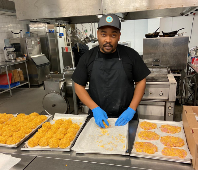 Itse tekeminen on The Bro's Burgerilla kaiken keskiössä.