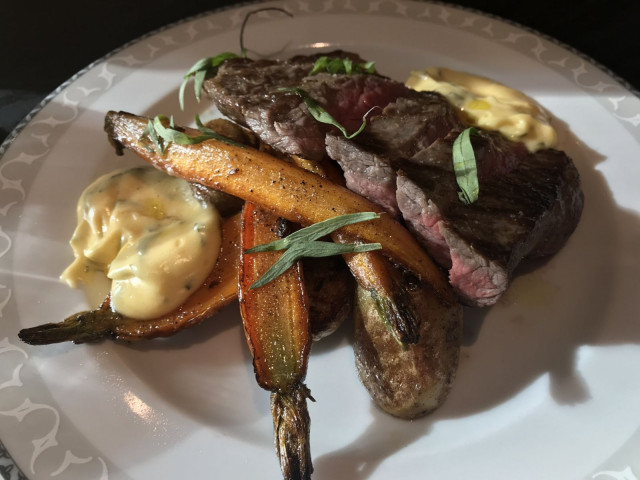 Korttelibistro Pikku Hukka on löytänyt tiensä asiakkaiden sydämiin.