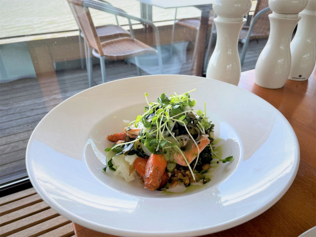 Meritorpassa syödessä voit tuntea istuvasi meren päällä!