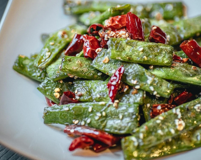 Paistetut vihreät pavut chilillä ja valkosipulilla SYÖ!-viikoilla 10€