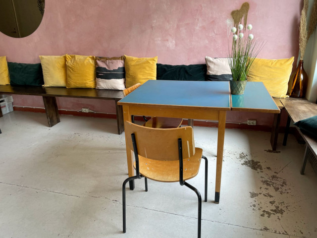 Kahvilan sisätiloihin mahtuu noin 15 henkeä.