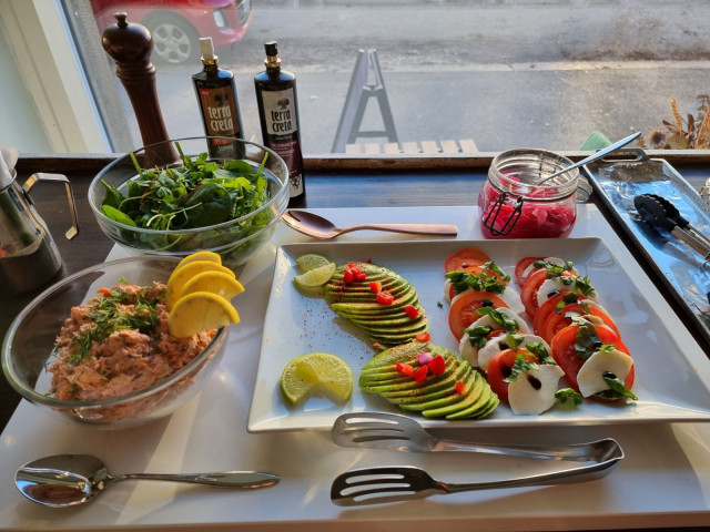 Viikonloppujen vohevlibuffettiin tulee tehdä pöytävaraus etukäteen.