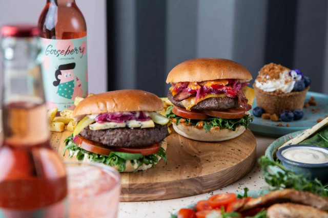 Konttiravintola Mortonin burgerit ovat olleet tarjolla Helsingissä vuodesta 2020.