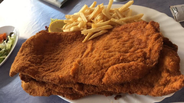 Myös saksalaiset osaavat wieninleikkeen paistamisen taidon.