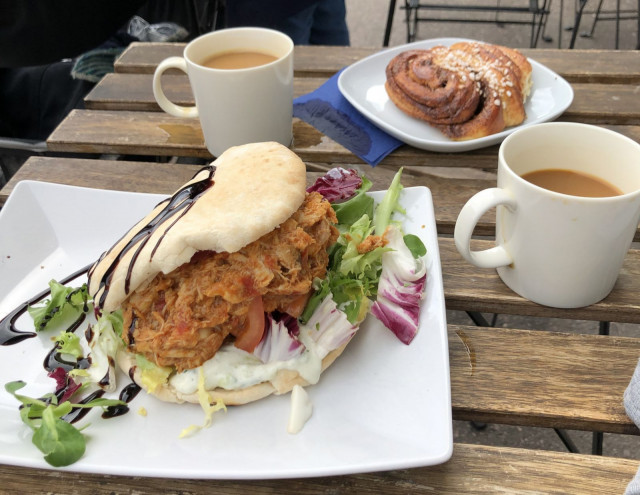 Upeista kakuista tunnettu Makiata tarjoaa herkkuja isompaankin nälkään.