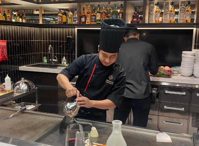 Restaurant & Bar Fusionissa pääset nauttimaan myös teppanyaki-kokemuksesta.