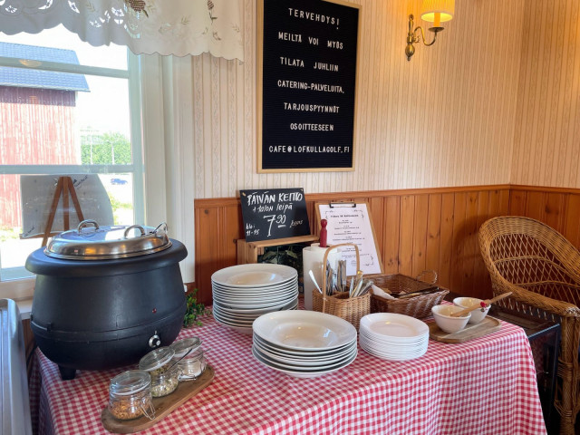 Keittolounas tarjoillaan päivittäin klo 11-15.