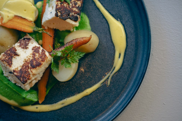 Eka tuo sesongin raaka-aineet lautasille.