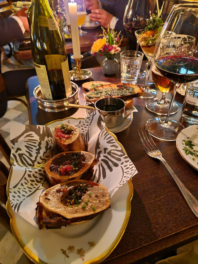 Herkkuja toinen toisensa perään. Smoked Bone Marrow - savustettua luuydintä oli vaikea ohittaa.