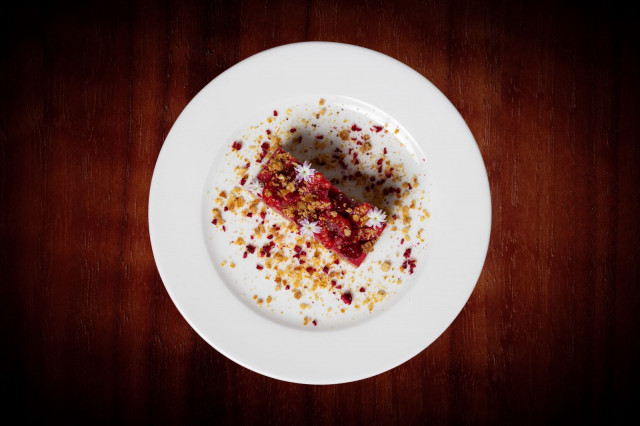 Quartierin korttelibistrossa vietetään kuplivaa ystävänpäivää.