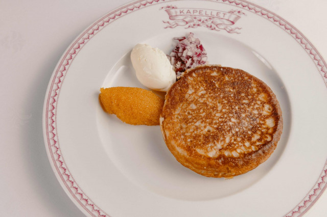 Bliniviikot ovat Kappelissa niin suositut, että keittiössä häärää erityinen blinikokki.