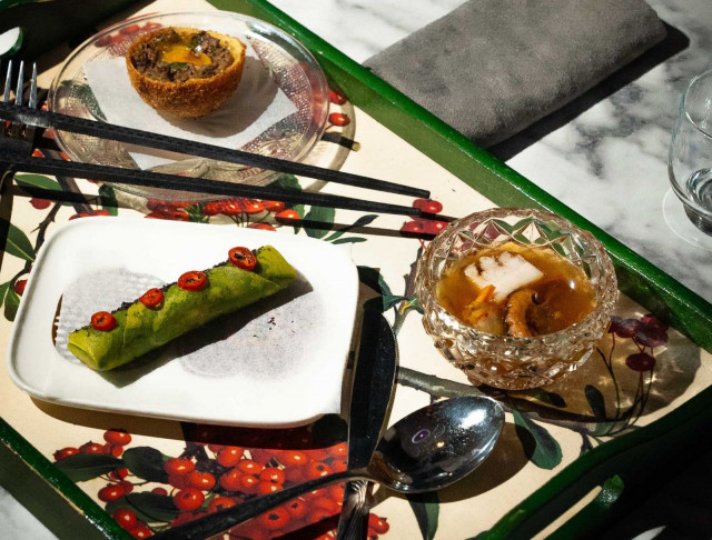 Ravintola Outo on siirtynyt pois Pengerkadulta ja sijaitsee nyt alkukevään ajan pop up lokaatiossa Helsinki Distilling Companyn - Tislaamon ravintolan tiloissa.