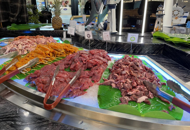 Tähän saakka raakaa lihaa ei ole pahemmin näkynyt ravintoloiden buffet-pöydissä.