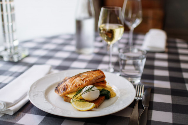 Hiillostettu lohi kuuluu Strindbergin klassikkoannosten joukkoon.