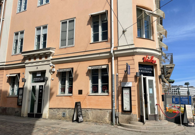 Kauppatorin kupeessa sijaitsevan Vaelsan tilalle avautuu italialaisravintola Bacco.