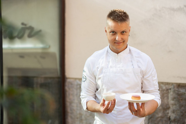 Ravintola Smörin piispis on osa ravintolan menua: se on kerma-bavaroise, joka tarjoillaan kahvi-granitan kera.