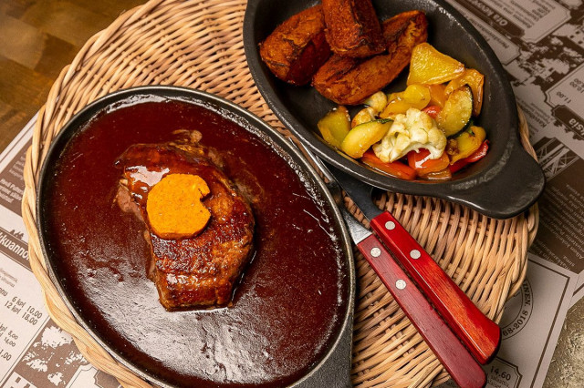 Pispalan Pulterin ehdoton klassikko ja suosikki on emakon sisäfileestä valmistettava Superpihvi.