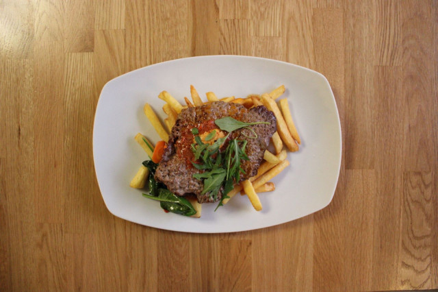 Gastropub Löydön 12 €:n lehtipihvi.