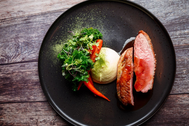 Ylistetty HÜGGE sijaitsee  Tallinnan Lasnamäen alueella.