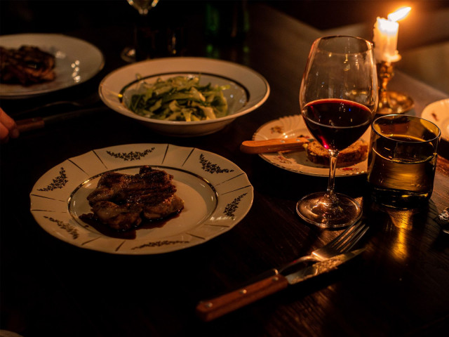 BasBas Studio sijaitsee vain kivenheiton päässä BasBas Bistrosta.