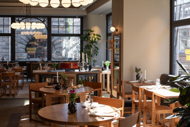 Elegantti sali sijaitsee Aleksanterinkadun ja Mikonkadun kulmauksessa toisessa kerroksessa. Kuva: Bouchon Carême / Jarno Jussila.