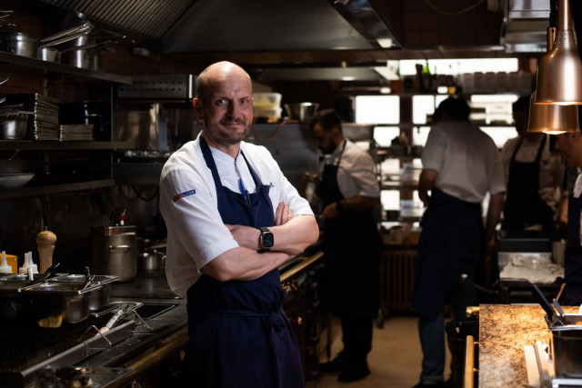 Hans Välimäen tiimiin kuuluvat myös Maria von Graevenitz-Välimäki,  Miika Lönn ja Arto Rastas.