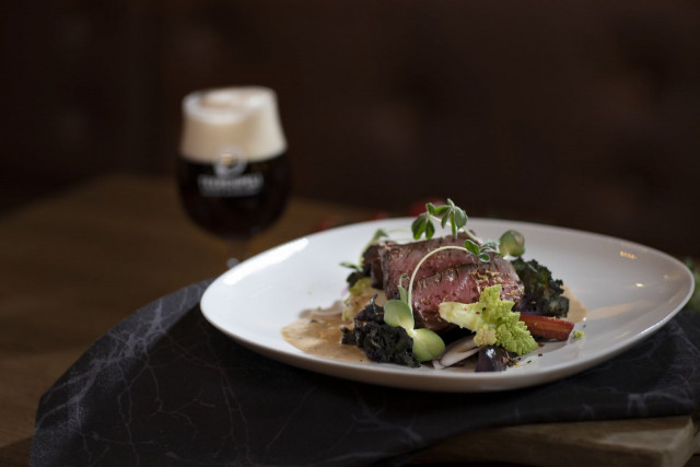 Teerenpelin omat persoonalliset oluet ja viskit maustavat myös Taivaanrannan keittiön luomuksia.