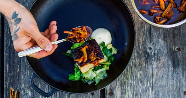 Plats sijaitsee ainutlaatuisessa miljöössä Hanasaaressa.