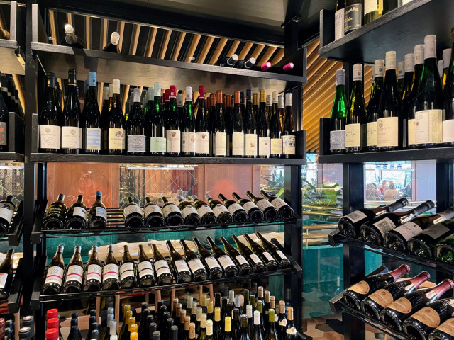 Normaalisti ravintolan valikoimista löytyy 250 viiniä yli 120:ltä tuottajalta.