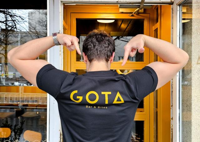 "Olemme aina olleet rehellisiä asiakkaillemme; seisotaan sen takana mitä luvataan", Ari kertoo.