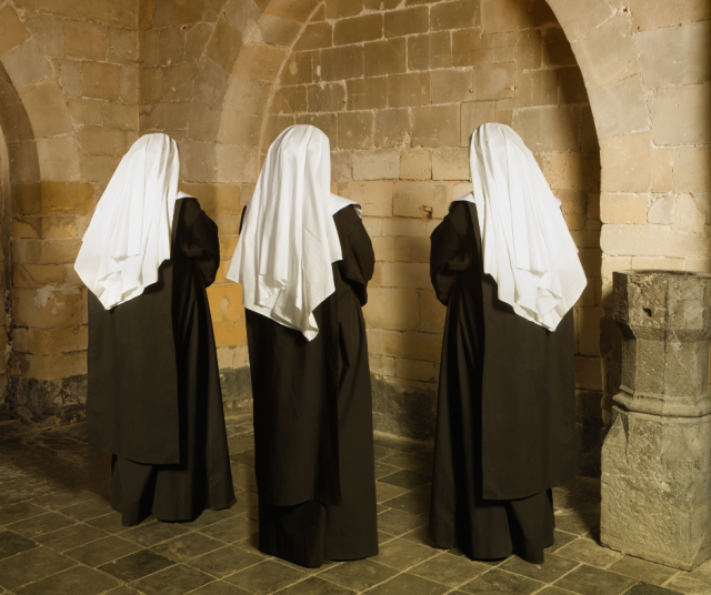 Kuvan nunnat eivät tiettävästi ole karanneet.