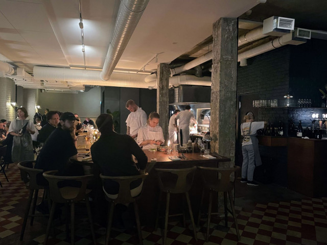 Aidot kynttilät luovat tunnelmaa pimeneviin iltoihin.