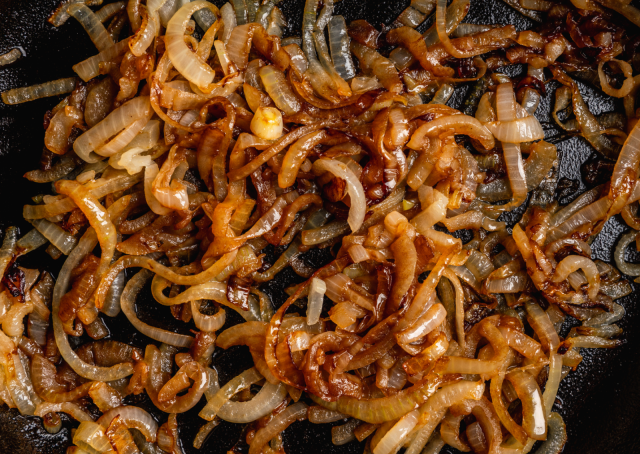 Karamellisoitua sipulia nopeasti? Onnistuu!