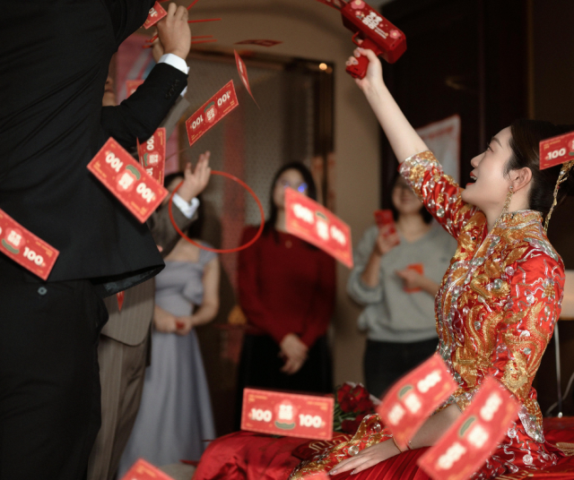 Perinteisissä kiinalaisissa häissä on mutkikkaat perinteet, ja osaan niistä kuuluu vahvasti alkoholi.