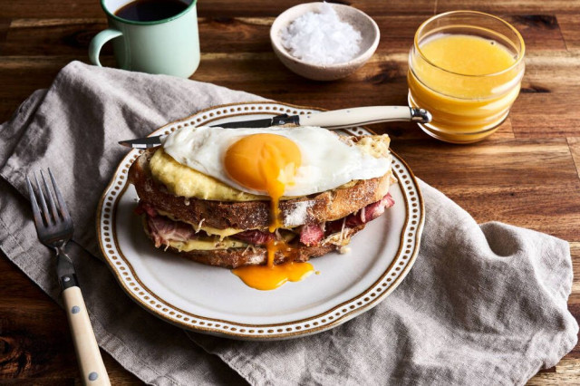 Joulukinkku Croque madame on välipäivien brunssiherkku.