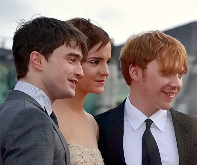 Kuvassa kyseinen taikurikolmikko.