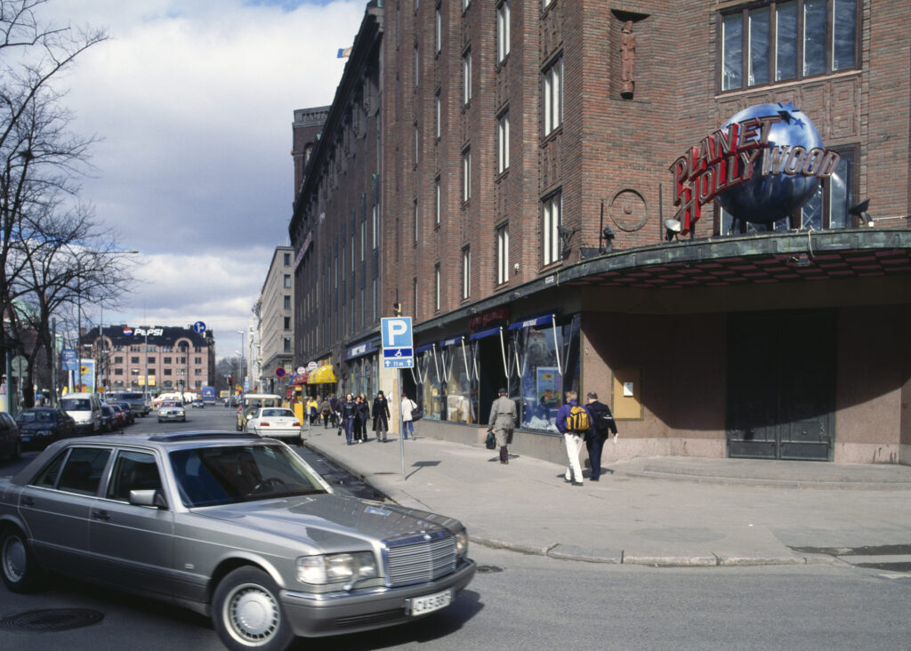 Planet Hollywood -yökerho sijaitsi Helsingin keksustassa Mikonkadulla.