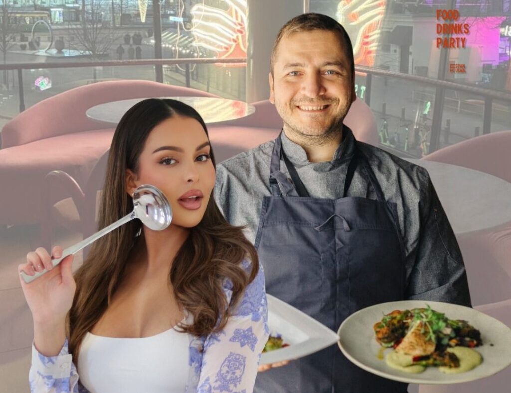 Ravintola Biblosin mainoskuva, jossa Sara Chafak pitää kauhaa ja vieressä seisova kokki pitelee annosta, taustalla ravintolan vaaleanpunainen sisustus ja ikkunanäkymä kaupunkiin.