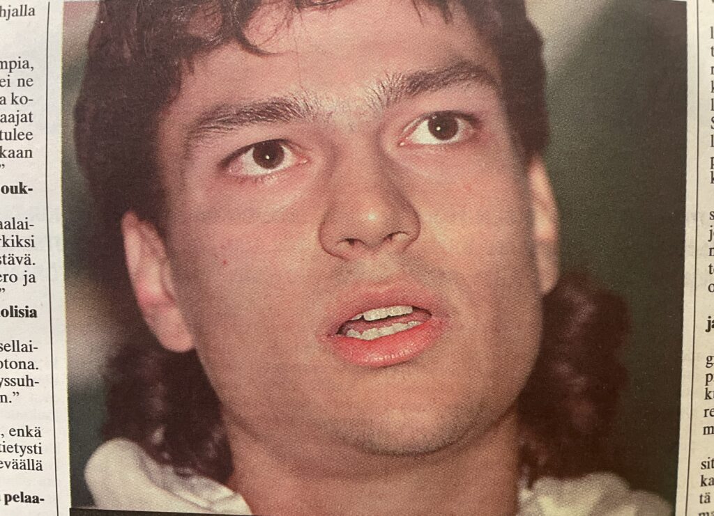 Vanhasta City-lehdestä otettu kuva jalkapalloilija Jari Litmasesta.